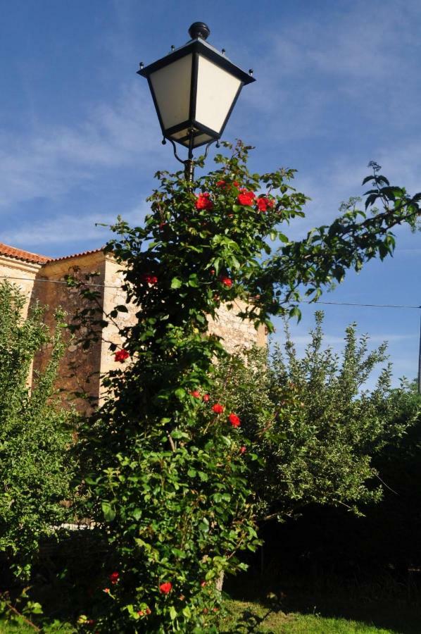 Вилла El Jardin De Manuela Сантибаньес-дель-Валь Экстерьер фото